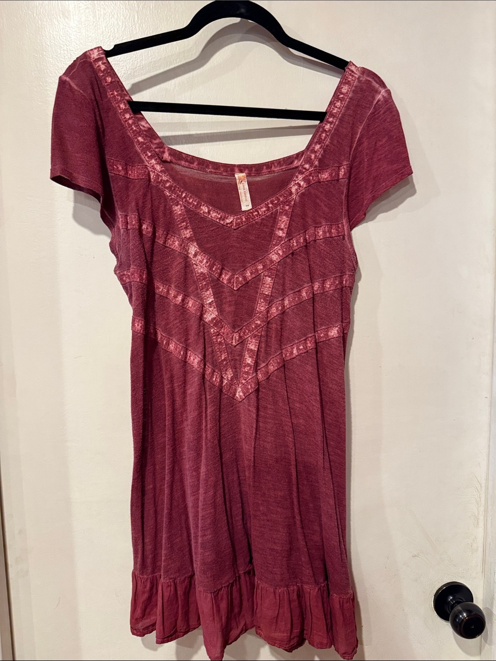 Free People Short Sleeve V-Neck Tunic top in Berry: s/p